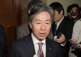 安住淳議員、新聞「くず」批評で小学生並みの言い訳…政治家として致命的な欠点を露呈