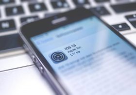 iPhoneのiOS 13にアップデートしたら位置情報の警告が出るんだけどどうしたらいい？