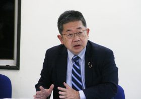 共産党・小池晃議員が安倍政権を猛批判「侵略戦争を正当化」「中国批判に腰が引けている」