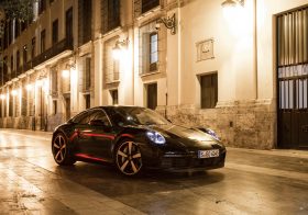 新型ポルシェ911、なぜ先代から劇的な変化なし？愚直なまでの伝統へのこだわり