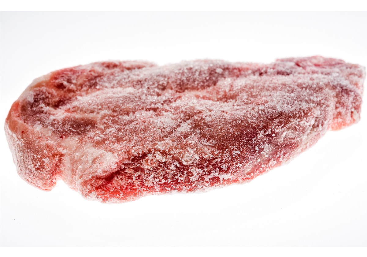 冷凍肉を“おいしく解凍する”テクニック…キッチンペーパーで「全然違う味」にの画像1
