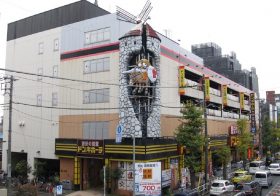 ドンキに異常事態、売上減止まらず…急成長遂げた社長が突然退任、創業者・安田氏と確執