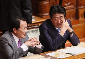 庶民の暮らしを軽視する安倍政権、マイナス成長の日本経済に追い打ちをかける“無責任政策”