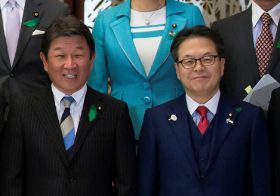 茂木外相と世耕幹事長、自民党議員も“気持ち悪がる”ほどの安倍首相「賛美」合戦