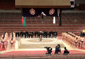 新型コロナ：大相撲大阪場所、協会は感染リスクより大儀を優先…変わらない根本的体質