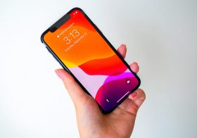 iPhoneを強制的に再起動する方法　使っている種類によって手順が異なるため注意が必要