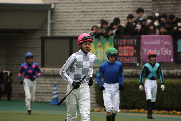 Jra 5億円ホース ドーブネ勝った ウマ娘 藤田晋オーナーも現地観戦 武豊 素質はあるね 楽しみ 話題の大器がデビュー戦完勝でトレンド1位 Gj