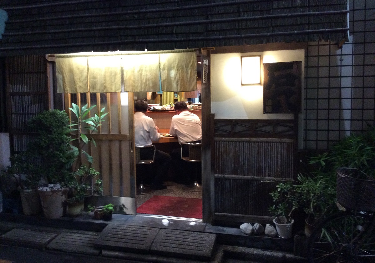 東京 四谷荒木町が今 最も人気のある飲み屋街である理由 松平摂津守の屋敷跡地だった