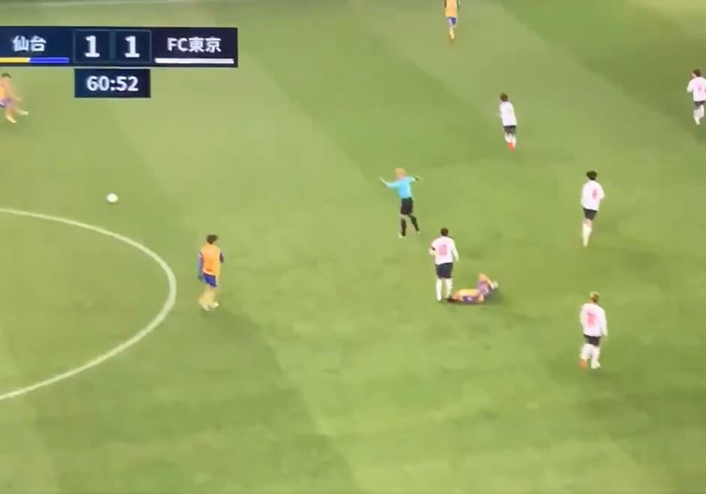 FC東京の東慶悟、倒した相手の頭部を蹴る蛮行…なぜかベガルタ仙台もJリーグも沈黙の画像1