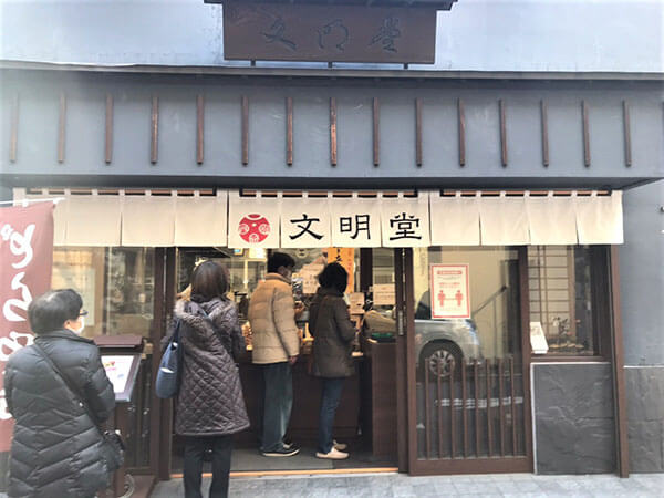 文明堂の大人気商品 焼き立てどら焼 が買える新宿工房とは 1日限定0個 3時間営業