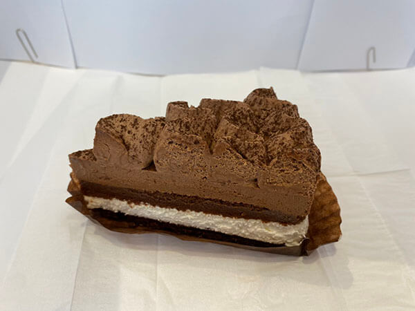 スタバ クラシックチョコレートケーキ は4層構造で絶品 スタバ 春に買うべき人気商品5選 ビジネスジャーナル