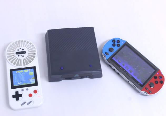アマゾンで買える謎の“中華ゲーム機”を購入→プレイしてみた…著作権侵害の違法性は？