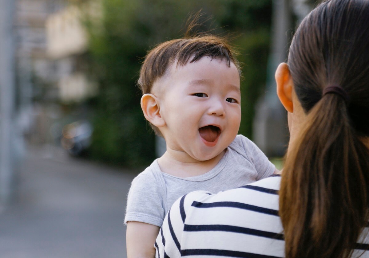 言葉を持たない赤ちゃん なぜ3歳で しゃべりまくる ようになる 親が担う絶大な責任