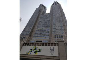 元都庁幹部の小池都政“暴露本”、職員の間に激震…都庁内の書店“レジ裏”で平積み販売