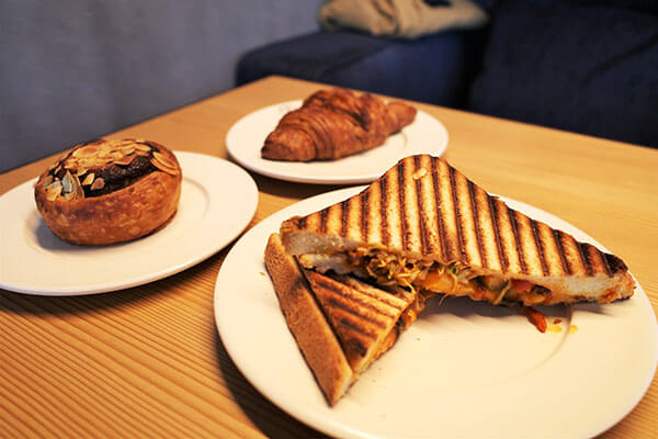 猿田彦珈琲のチルドコーヒーに甘くないカフェラテが新登場！ドラマとのコラボも大反響の画像5