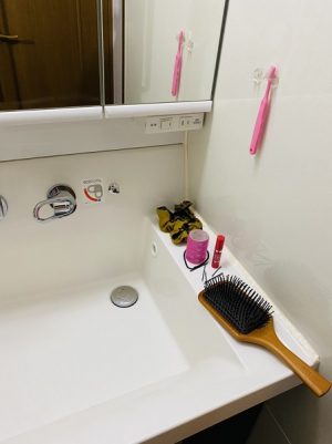 セリア ステンレス ホルダー で散らかった洗面所が超スッキリ ビフォア アフター
