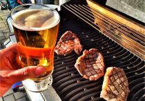 「五輪関係者は特別」…選手村から“観光はとバスツアー”、全国の学校で修学旅行中止の一方で