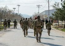 米国、貧困化する白人男性層…銃乱射事件が年600件超え、学歴格差で歪む社会