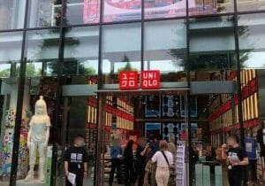 ユニクロ、中国ウイグル人権問題が経営リスク化…柳井会長の「ノーコメント」が疑念招く