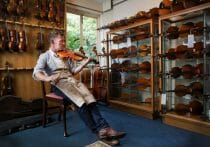 オーケストラの指揮者、登場ルートは2つある？観客が知らない奏者のプロの技