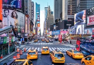 米国、貧困化する白人男性層…銃乱射事件が年600件超え、学歴格差で歪む社会