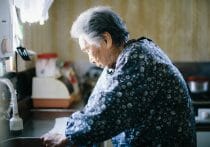 医療費の自己負担増でも死亡率に影響ない？定説を覆した「自然実験」とは？