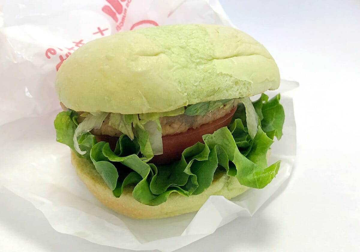 モス 肉 不使用の大豆バーガー 味は 普通に肉のテリヤキバーガー で驚嘆