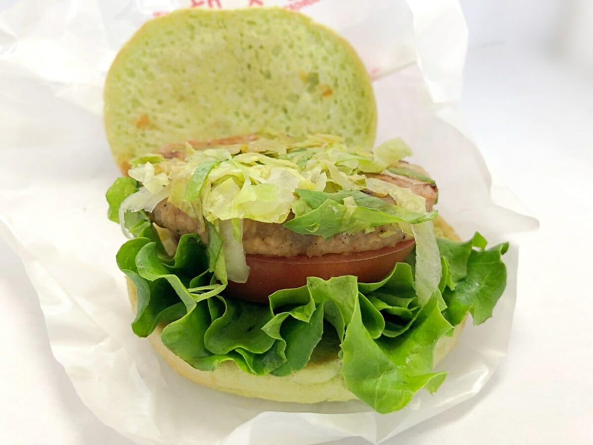 モス 肉 不使用の大豆バーガー 味は 普通に肉のテリヤキバーガー で驚嘆