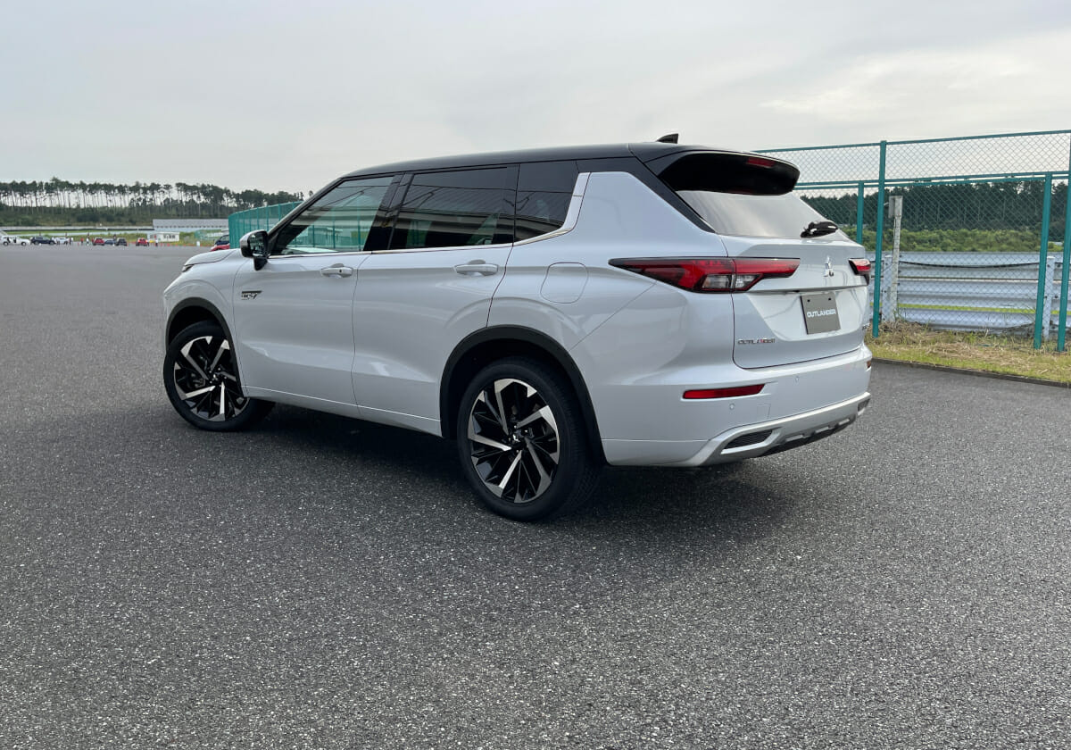 三菱自・新型「アウトランダー」、全方位的に進化…あらゆる路面で軽快な走り味の画像4