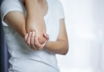 公務員の心身を蝕む、業務ミスによる自治体からの損害賠償請求…個人で保険加入も