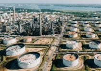 オミクロン株の出現、かえってコロナ収束を早める？過度な警戒に否定的な見方も