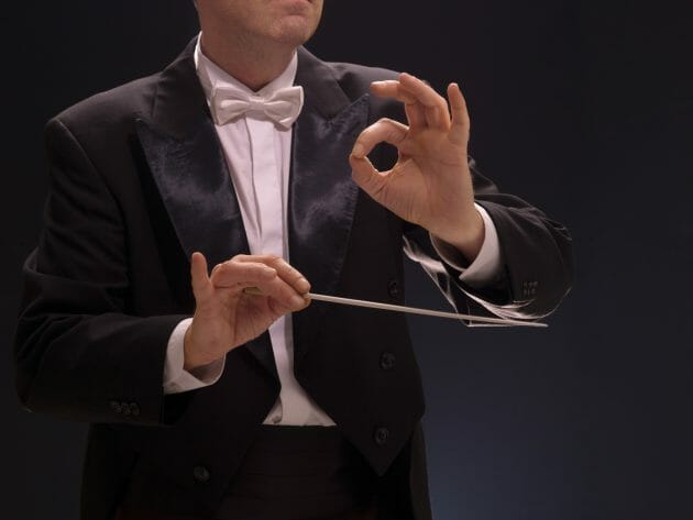 オーケストラの指揮者、登場ルートは2つある？観客が知らない奏者のプロの技