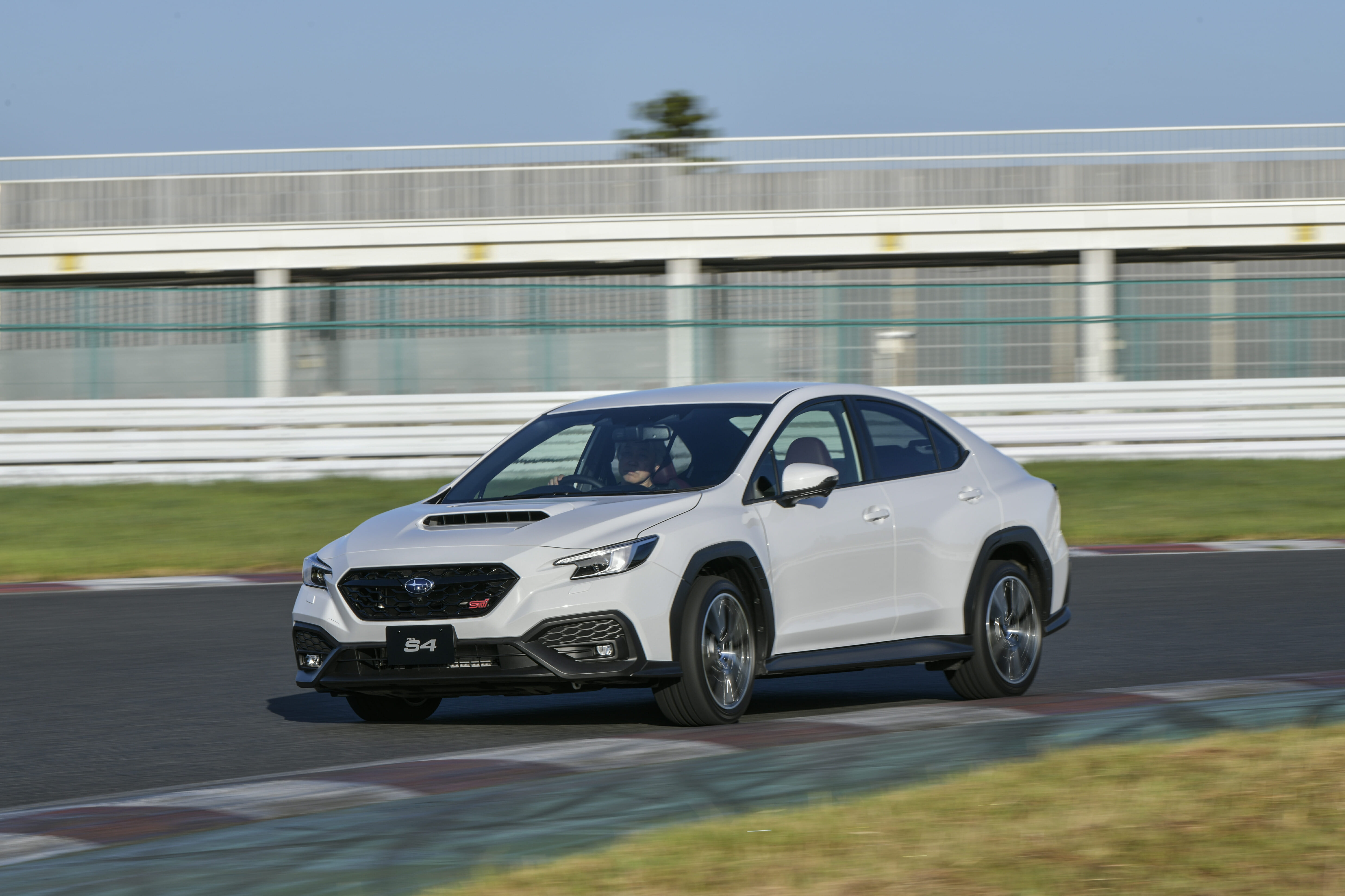 新型スバルWRX、新時代のスポーツセダンに変身…速さ捨て経済性と実用性を優先の画像3