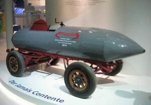 122年前に時速100キロ超えた最初の乗り物はEVだった…現在と構造変わらず