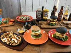 好調なハンバーガー業態、新参2社の狙い…「わん」のオーイズミ、ロイホ運営会社