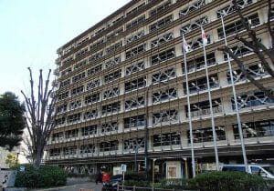 発砲立てこもり、66歳の渡辺容疑者が陥った「幻想的願望充足」とマザコン状態