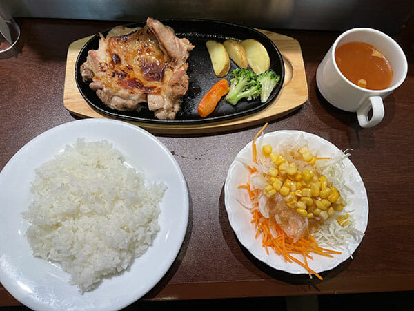 ニトリのファミレス業態「みんなのグリル」が驚愕の高コスパ！850円でこの満足感の画像4