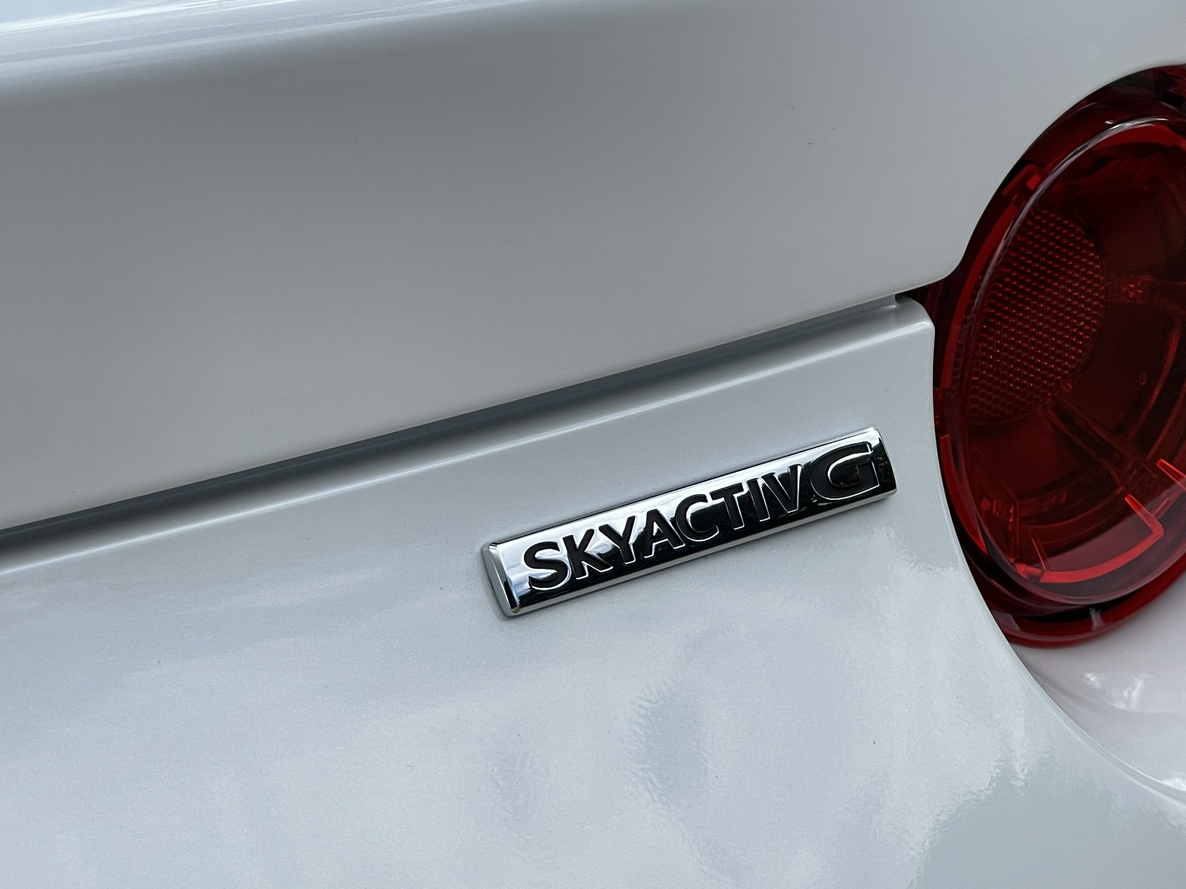 マツダ・ロードスター、軽量化で類稀なフットワーク獲得…増量せず走りの質は向上の画像4