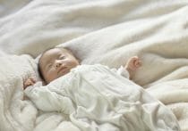 出生数50万人割れ、政府予想より20年前倒しとなる可能性