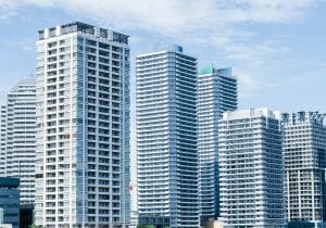 首都圏マンション、なぜ売り出し価格より成約価格が高い逆転現象？価格で選ぶと失敗