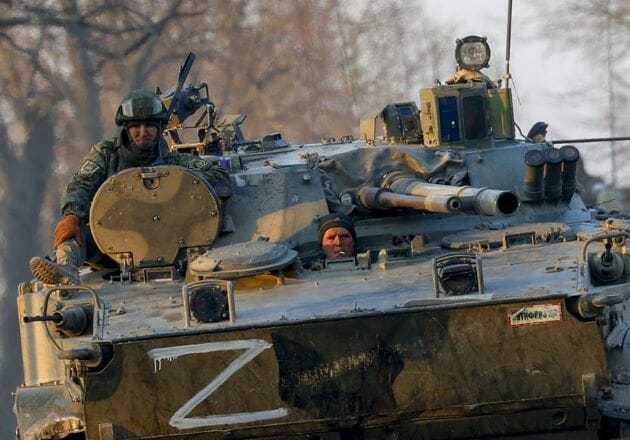 「Z」が描かれたロシア軍歩兵戦闘車(Sefa Karacan/Anadolu Agency via Getty Images)