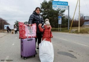 ウクライナ難民、女性や子どもが人身売買組織の標的に…危機一髪で脱した女性の証言