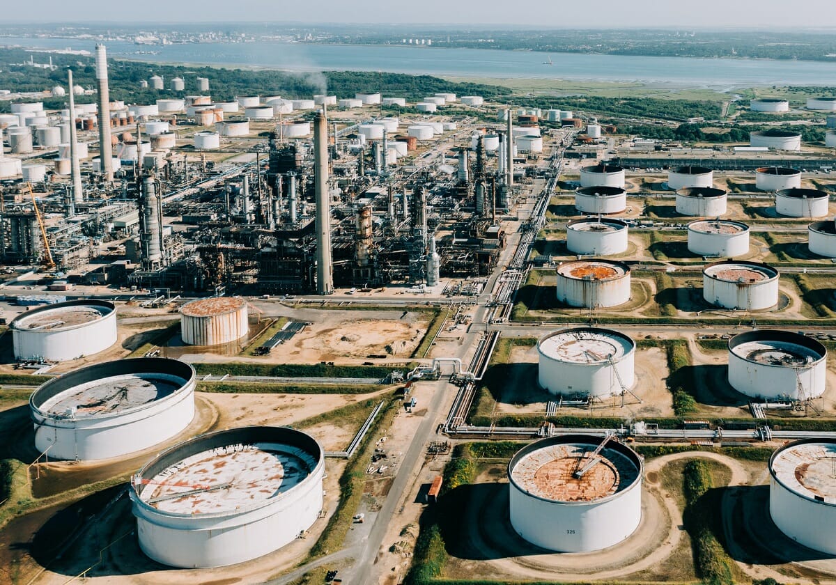 原油価格高騰、消費税2.6％相当程度の負担増の可能性…家計負担3.5万円程度増加も | ビジネスジャーナル