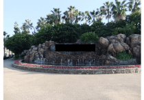 ジブリパーク、ベビーカー禁止が波紋…ディズニーランドやUSJでは様々な工夫