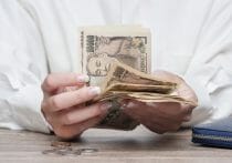 資産5億円あればラクに年利4％→年収2千万円で一生遊んで暮らせる？検証