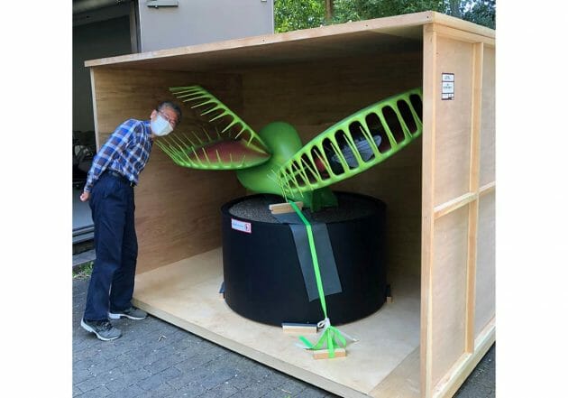 紫綬褒章で奇抜な近影写真公開、長谷部教授のお人柄…巨大な食中植物ハエトリグサ