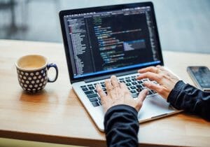 未経験者でもSQLとExcelと基本情報技術者を学べば年収600万円、は本当？