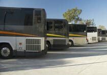 過酷労働で年収399万円…バス運転手の不足が深刻、業界存続が困難、運賃値上げ必須