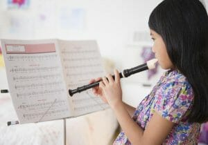 無音で音楽の授業という奇妙な光景…コロナ禍での教育現場の混乱