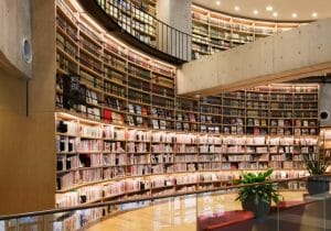 沖縄読谷村、異常だらけのツタヤ図書館…手続きに違法性の指摘も